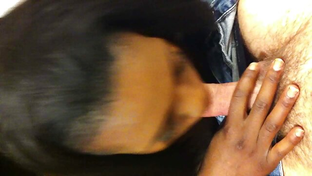 Si rambut coklat hamil masturbasi penis pria sma indo porn dengan tangannya.