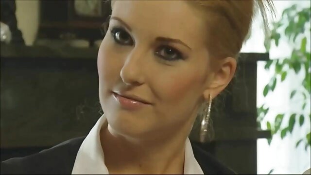 Remaja Asia cantik di rok dan celana pendek mendapatkan payudara besar indo bokep xxxx mengisap dan meraba-raba.