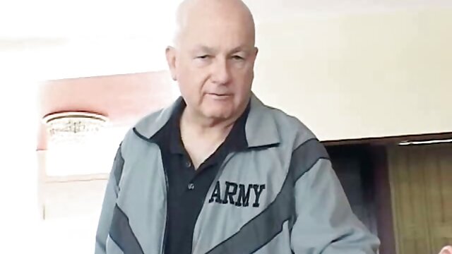 Pasangan bermain-main indo ngintip xxx dan panas melarikan diri di sekscapade cair hidup