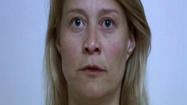 Seks pribadi bokep sexx indo dengan wanita di tempat tidur di pose yang berbeda