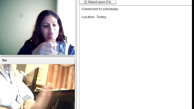 Tosca, brunette, dengan xxx indo net mata yang besar.