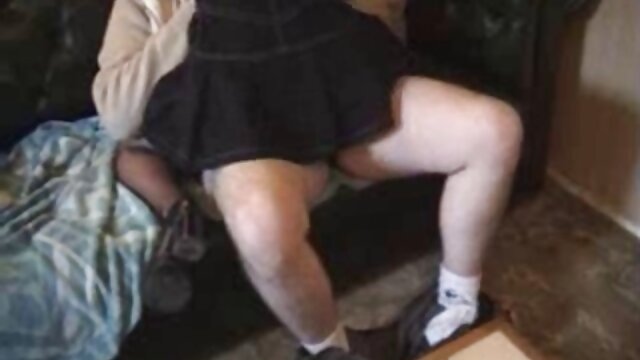 Sekretaris dan akuntan sedang bermasalah dengan kepala kantor dan memberikan blowjob indo smp xxx ganda.