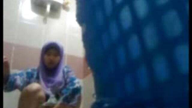 istri menggoda menunjukkan xxx bokep indo suami gila oral seks di bathtub-more at Slurpjpp com