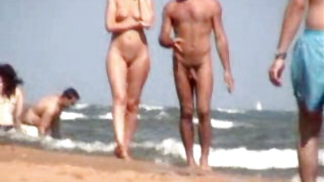 Gadis Rusia memberikan blowjob untuk anak laki-laki di panggung klub. pelajar indo xxx