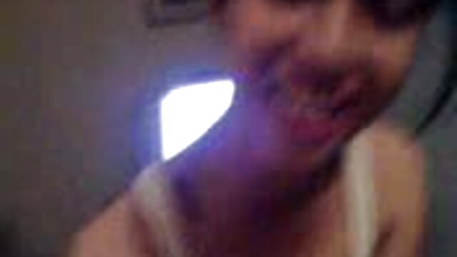 Mahasiswa Rusia menghisap penis dari tutor xxx indo terbaru 2018 lama, dan vagina pink di atas meja.