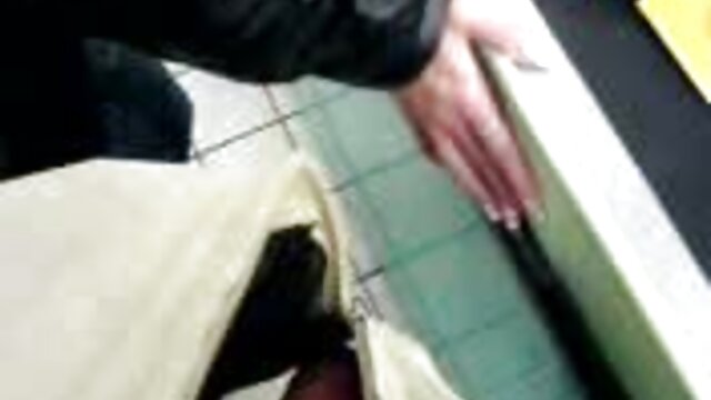 Menggoda orang Arab porn artis indo untuk seks dan datang dengan mencukur vagina.