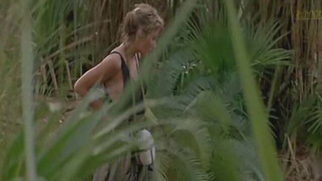 Pool soiree berubah menjadi festival seks xxx indo crot nyata setelah permainan seks.