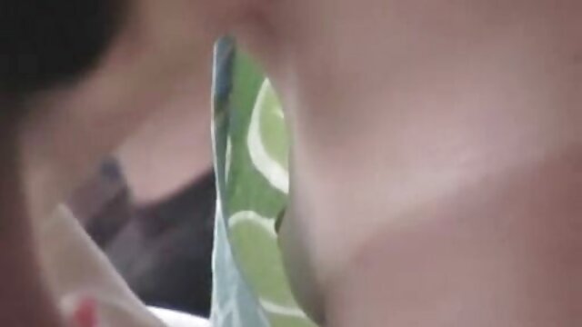 Si rambut merah mendapat fucked porn sex indo oleh seorang pria di laut.