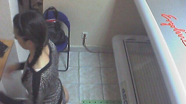 Savannah Bond memukul dengan keras di tube sex indo posisi cowgirl