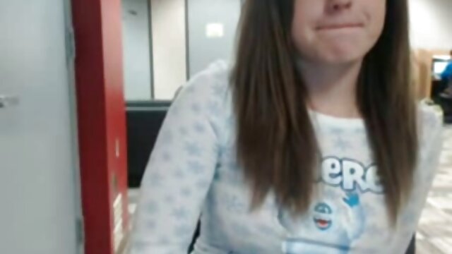 Kaum xxx indo lokal nudis Rusia menggosok vaginanya dengan jari-jarinya dan menghisap penis tebal pria di pantai.