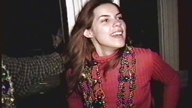 Sekretaris dengan xxx pelajar indo payudara besar fucks bersemangat di lift