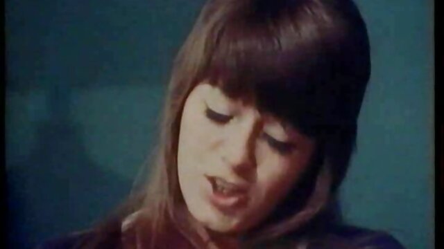 Sally D Angelo indo seks xxx membantu cucunya belajar seni Bercumbu